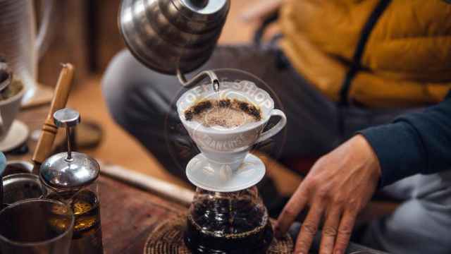 Peluang usaha kedai kopi kekinian plus rincian modal lengkap 2026