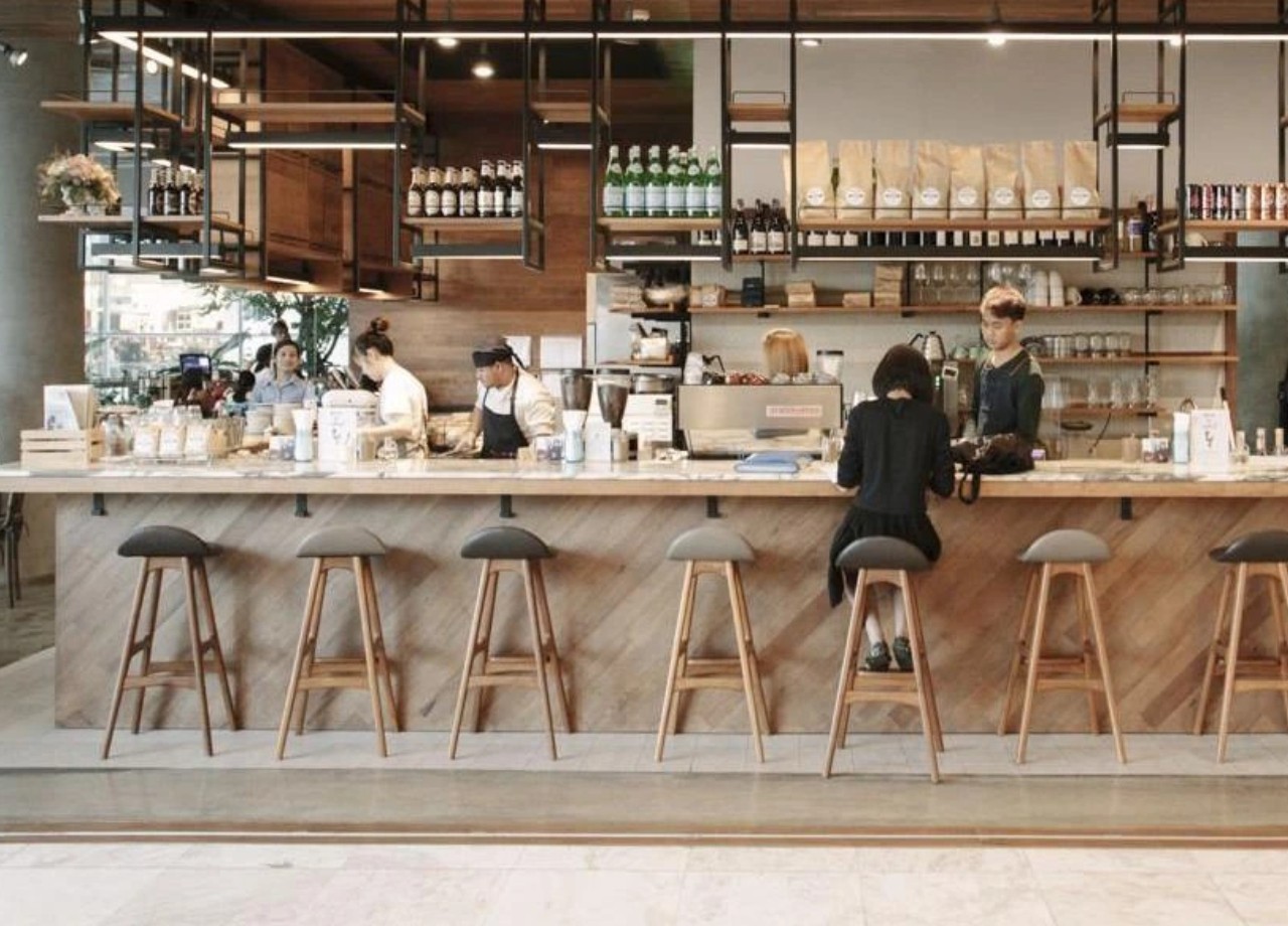 Franchise Coffee Shop Surabaya konsep industrial kekinian estetik